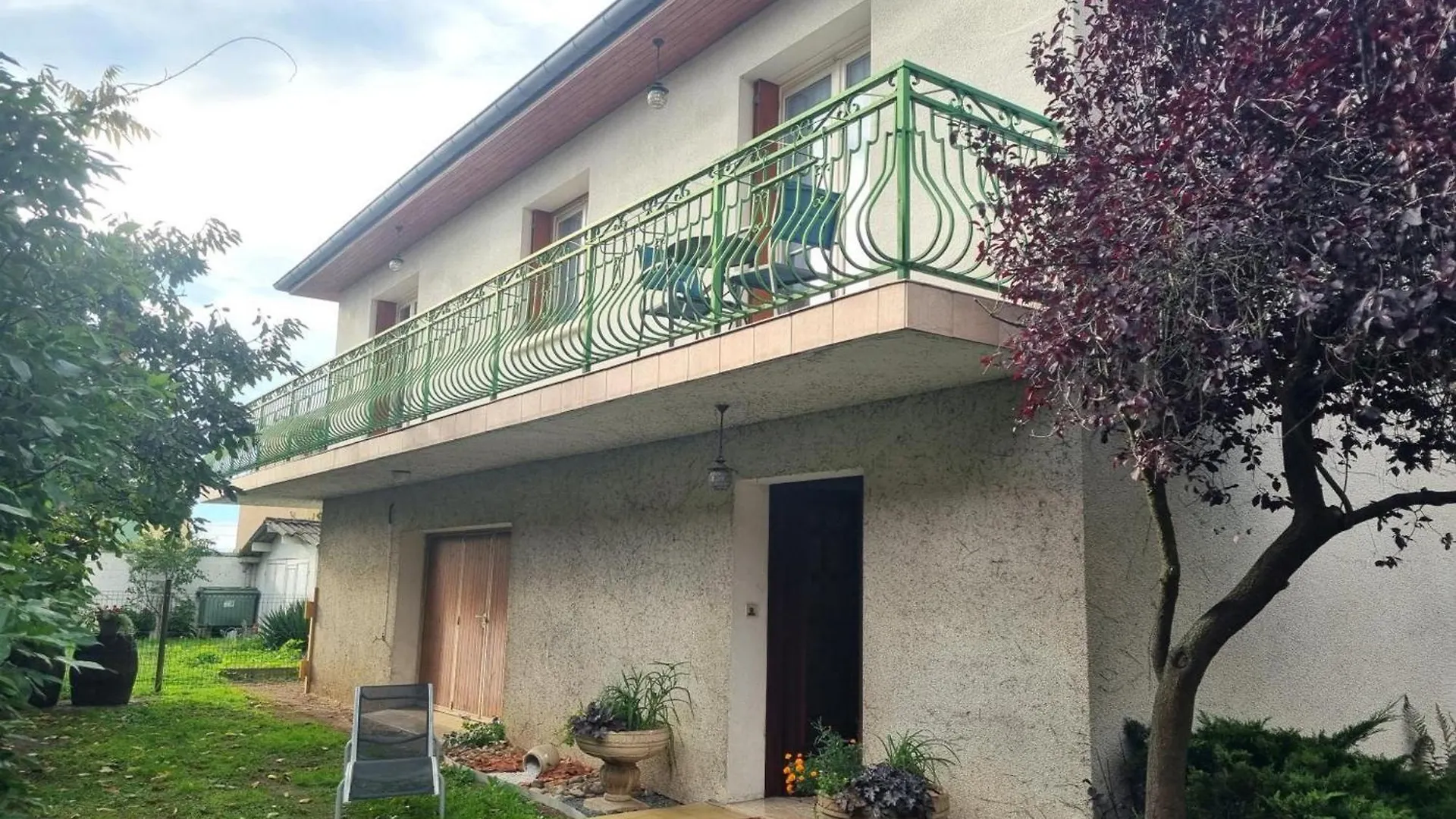 Semesterbostad Gite Spacieux Avec Terrasse, Cheminee, Wifi Et Parking A Roanne - Fr-1-496-337